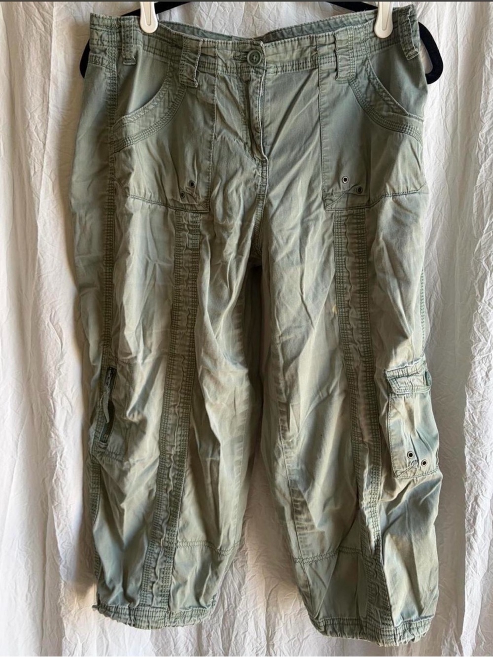 Low rise adorable cargo capris